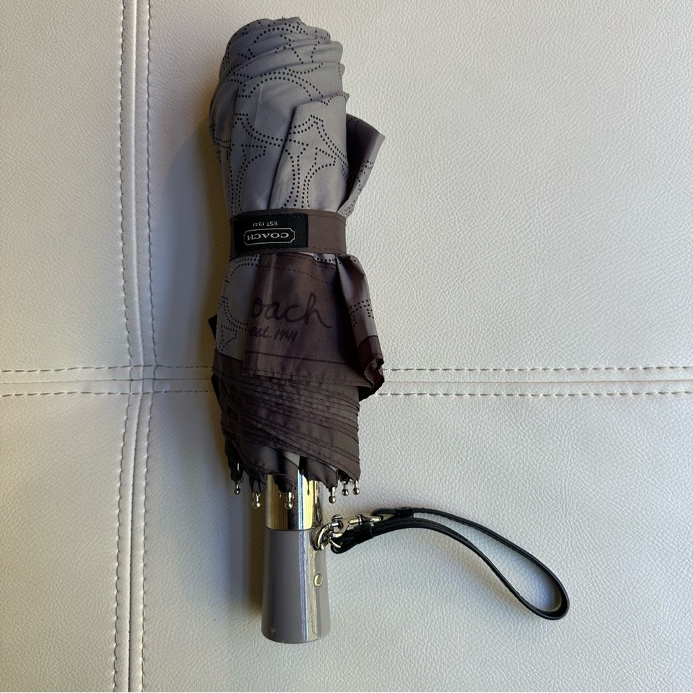 Coach Umbrella Gray Circle Logo Pattern - image 5